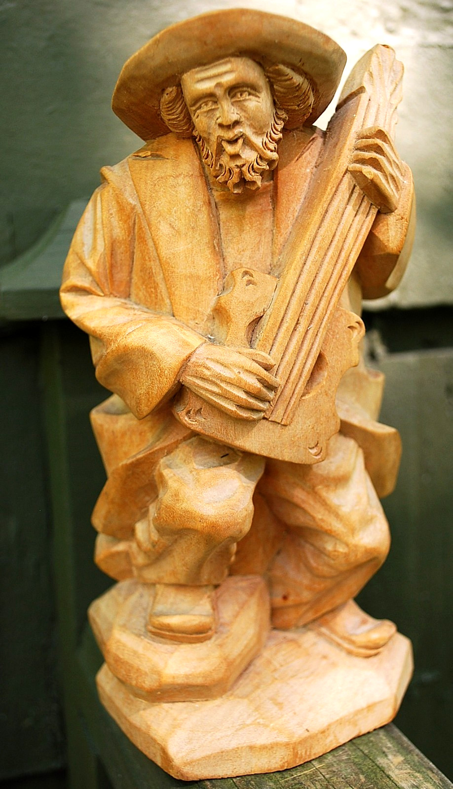 Antique BLACK FOREST GERMANY Hand Carved Wood Sculpture MAN PLAYING GUITAR 8.25″