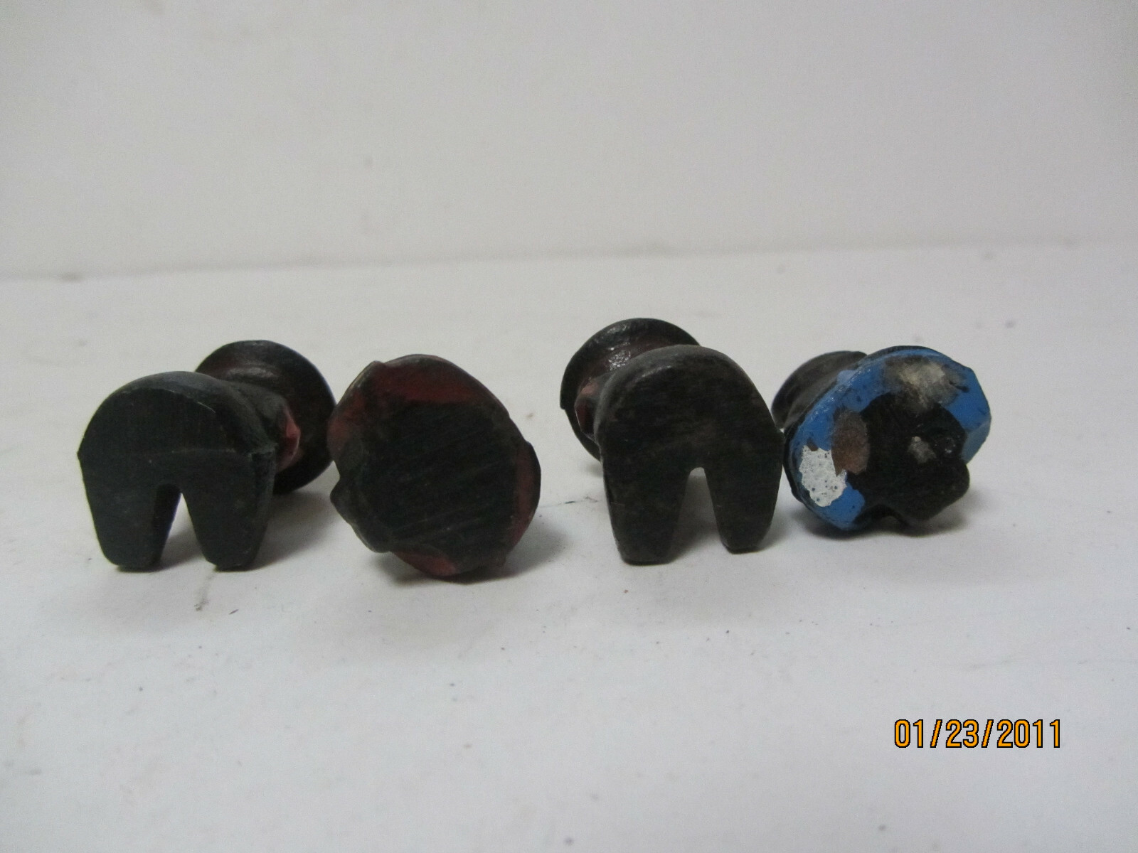 4 VINTAGE PAINTED CAST IRON 1-3/8″ TALL AMISH BOYS AND GIRLS KNEELING