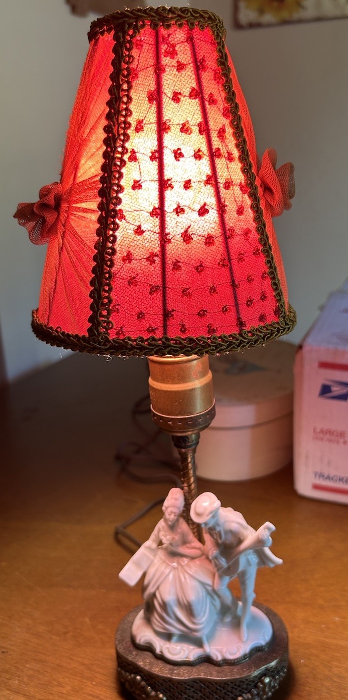 1930s Or 40s Vintage Porcelain Figural Lamp Depicting A Courting Couple