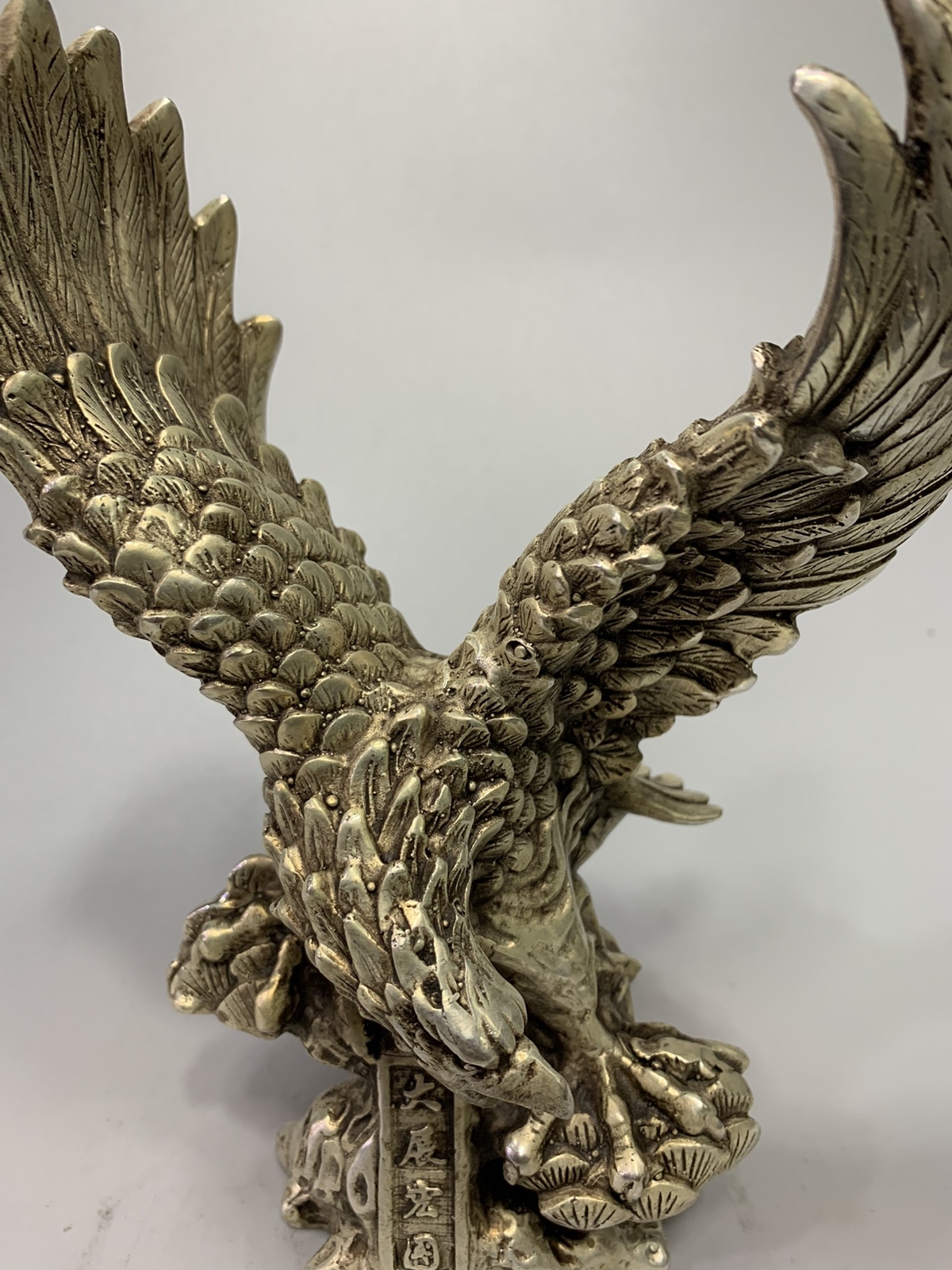 Chinese Antique White Bronze Realistic Eagle Statue Ornament