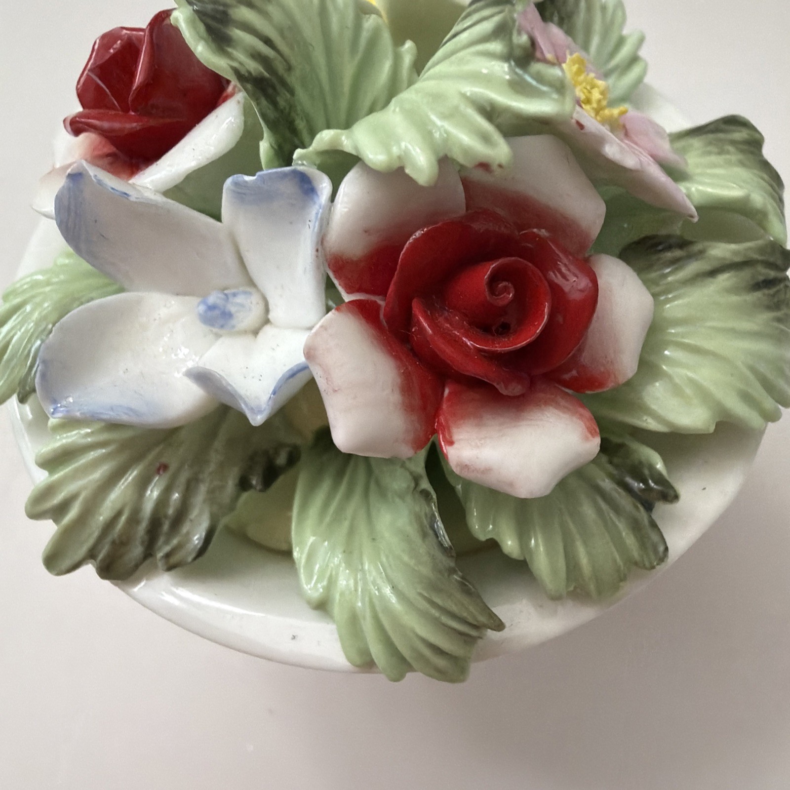 AYNSLEY Fine China Bowl of flowers, roses&leaves in white bowl w/pedestal base