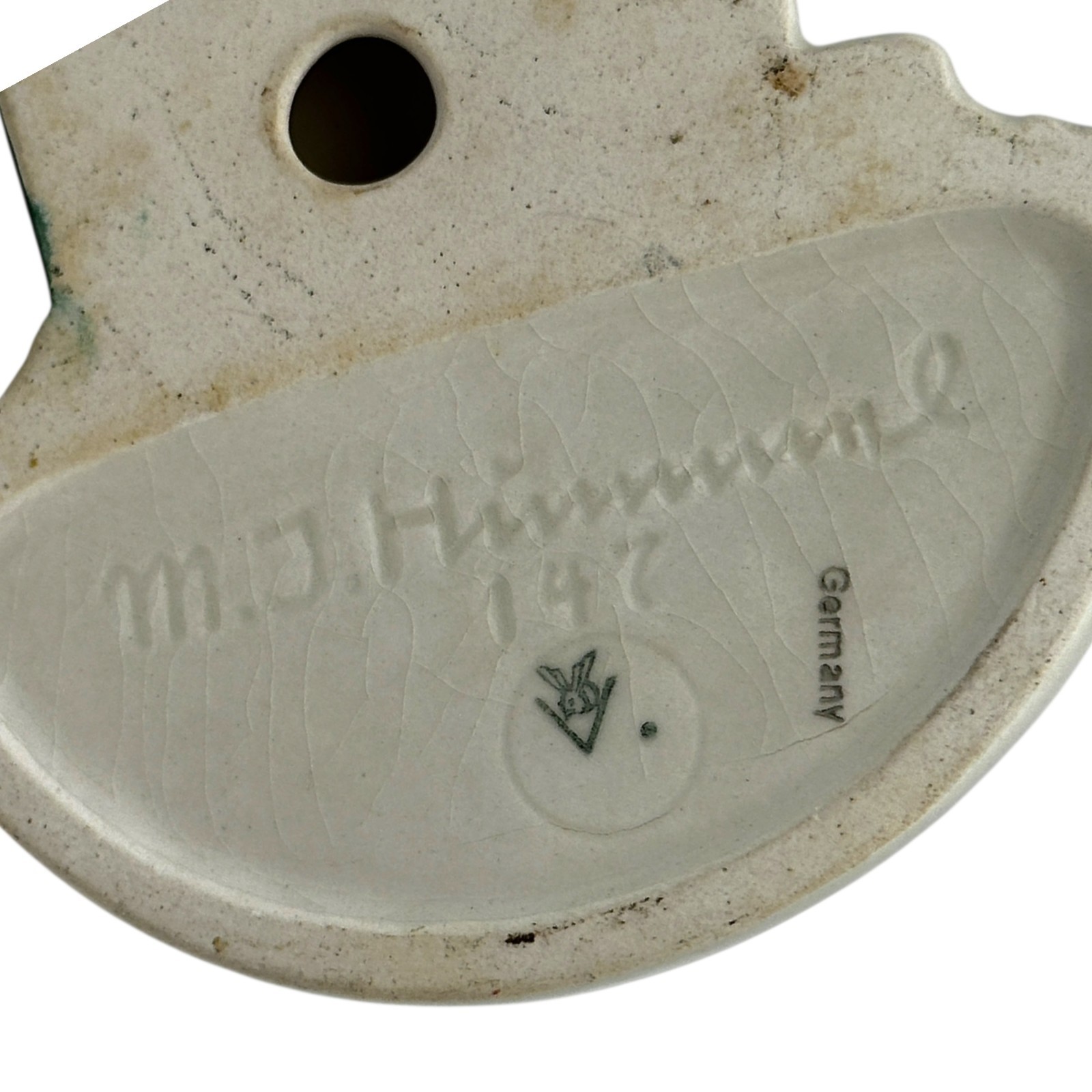 Goebel Hummel HUM 147 Wall Pocket Praying Child Holy Water Font TMK-2 Full Bee