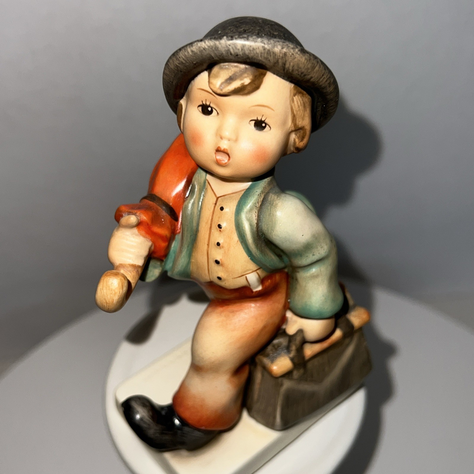 Vintage- Hummel 5″ Merry Wanderer w/Orange Umbrella 11/0 Bee Early Piece