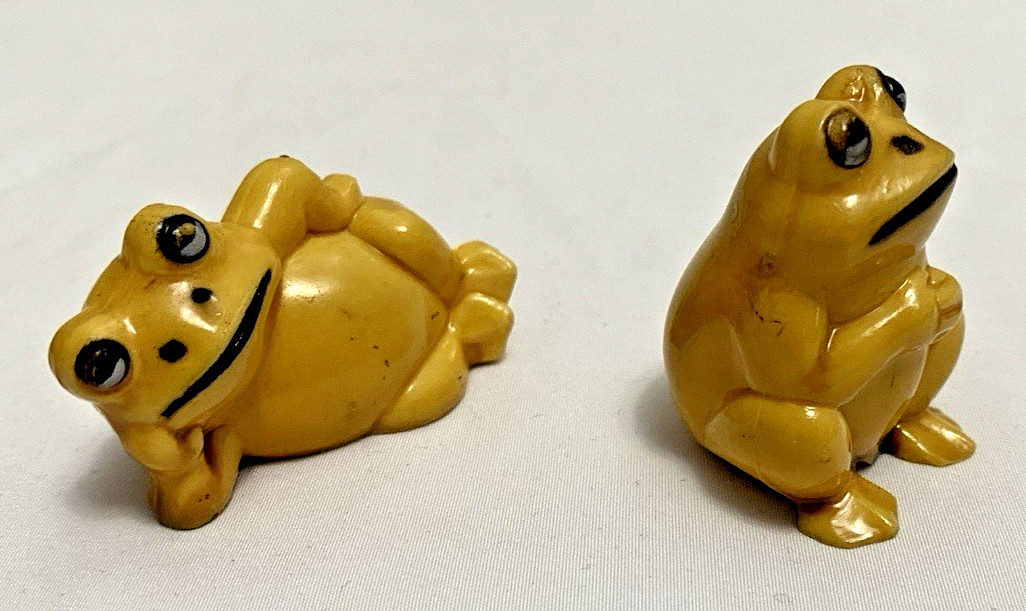 Vintage Plastic Golden Yellow Frogs Made In Hong Kong One Sitting & One Laying