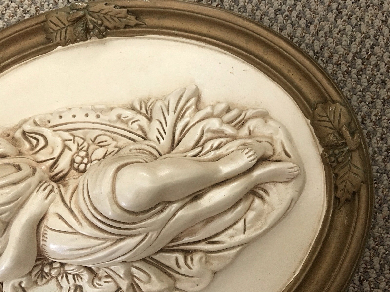 VINTAGE ROMANTIC BAS RELIEF ROMAN “ENTWINED LOVERS” 16” OVAL WALL PLAQUES L👀K !