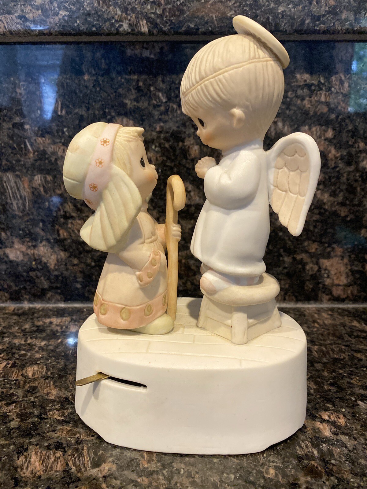 Precious Moments Jesus Is Born Jonathon David Musical Figurine 1979 Angels Sing