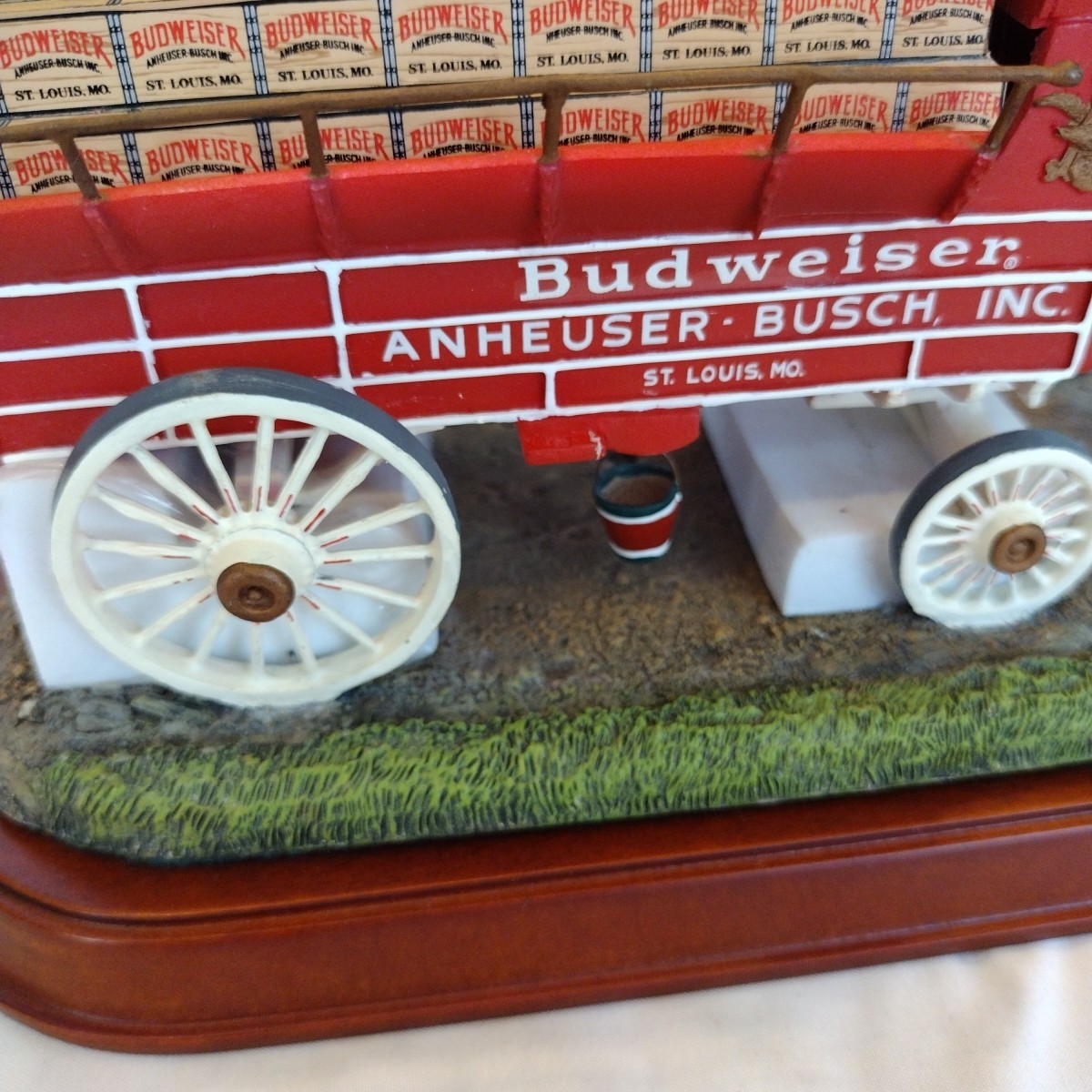 Vintage 2001 Danbury Mint Budweiser Clydesdales 21″ Statue w/Wooden Base