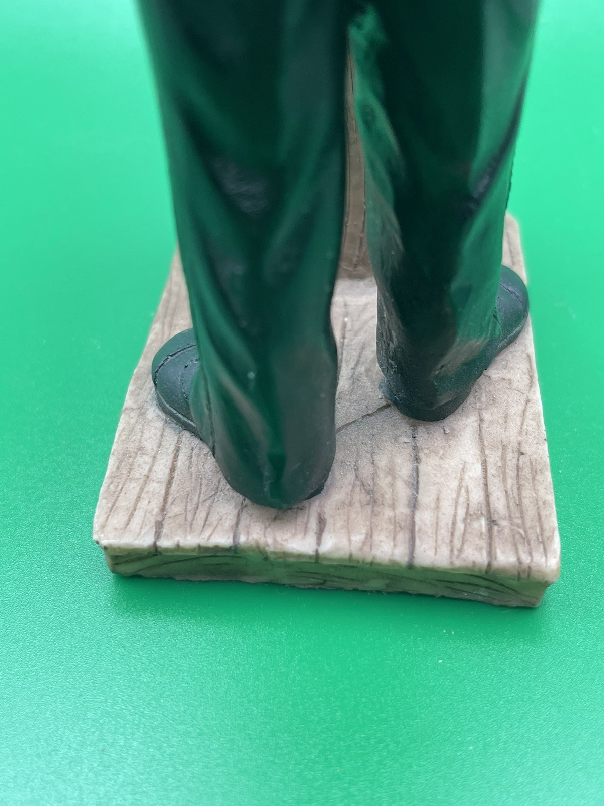 BEAUTIFUL African American Reverend At Church Preaching Figurine – 7in Tall