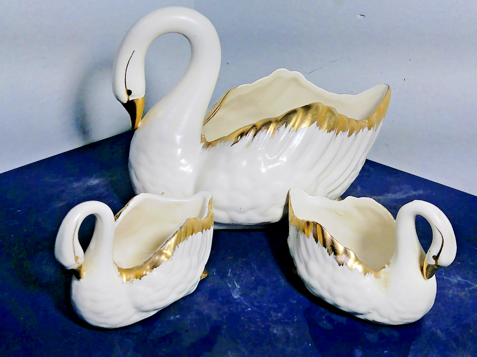 White Porcelain Swan 24K Gold Accents USA Made Planter Set Of 3 Mama Baby Vtg
