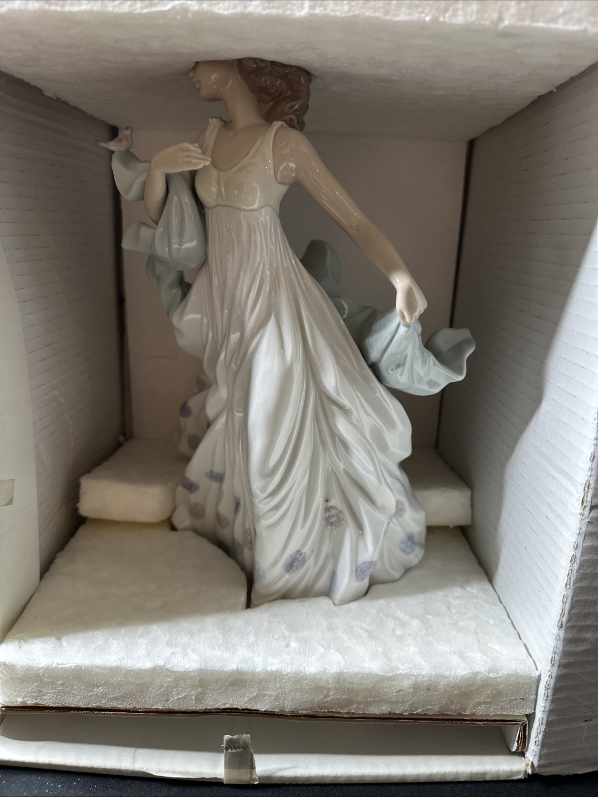 Lladro Figurine, Summer Serenade Bird, (6193) 12.5″ With box