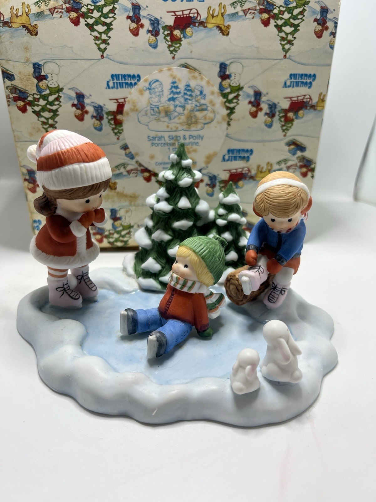Vintage Enesco Country Cousins Ice Skating 1985