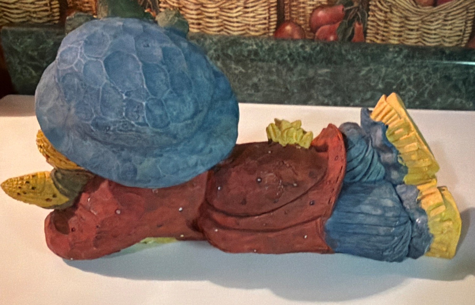 Hand Painted Resin Country Figurine Multicolor Adult Decor 1 Pack