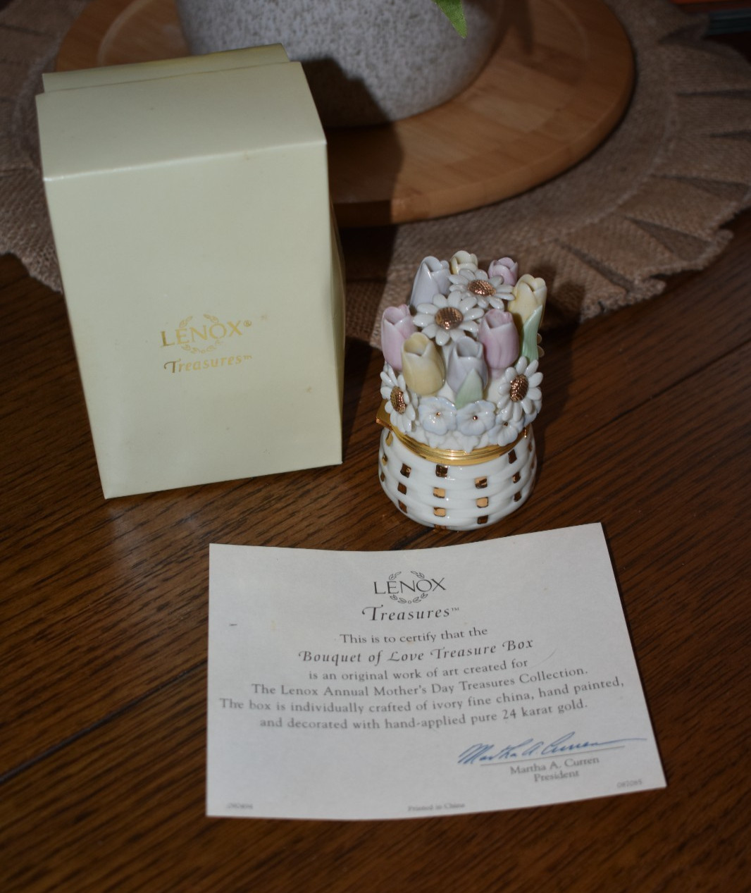 LENOX BOUQUET OF LOVE TREASURE BOX Flower Charm Daisies & Tulips NEW in BOX COA
