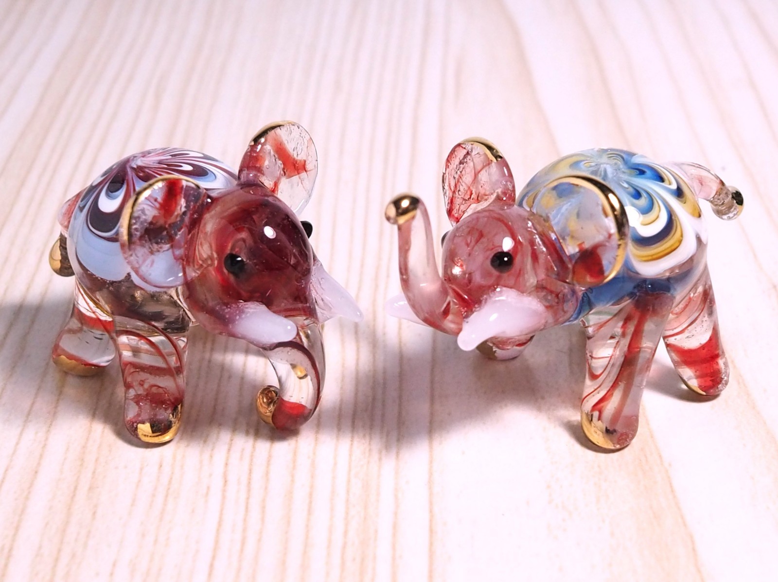 Pair of Elephant figurine hand blown Art Glass 2.25″ gold trim decor – GIFT