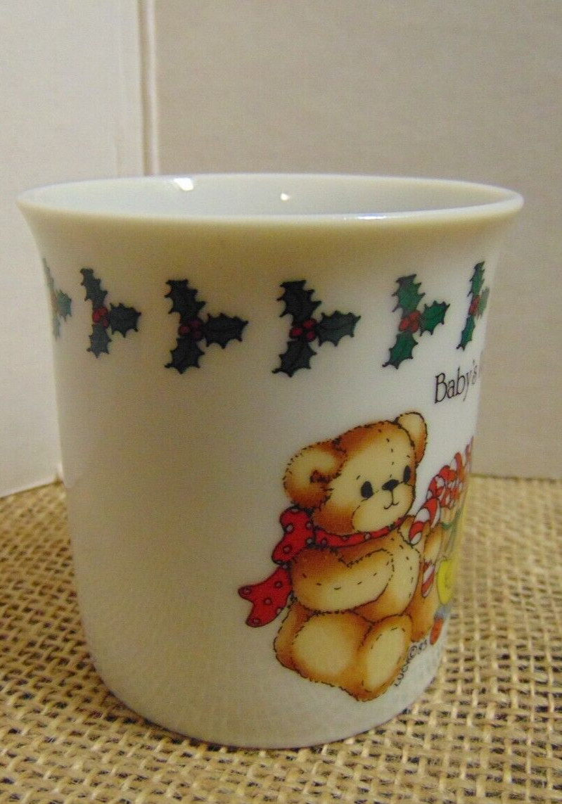 Enesco Baby’s First Christmas Cup 1985 Lucy Rigg…lucy & me Bears & Holly 2.5″