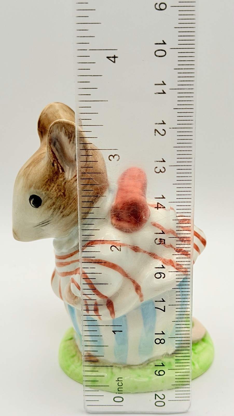 F Warne Beswick Beatrix Potter’s “Mrs Tittlemouse” Figurine Gold Oval Backstamp