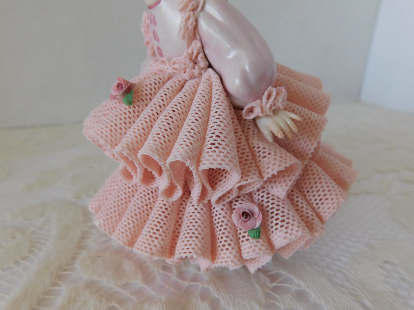 MULLER VOLKSTEDT IRISH DRESDEN FIGURE PORCELAIN LACE – KISS FOR MOTHER – MINT