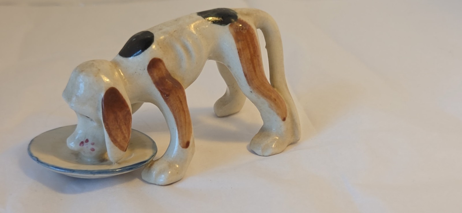 VTG Ceramic Bloodhound Hound Dog Licking Plate Figurine Hand Painted JAPAN