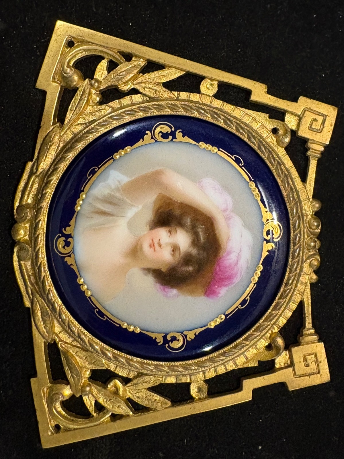 ANTIQUE HAND PAINTED PORCELAIN PORTRAIT PLAQUE WITH ORNATE GILT FRAME