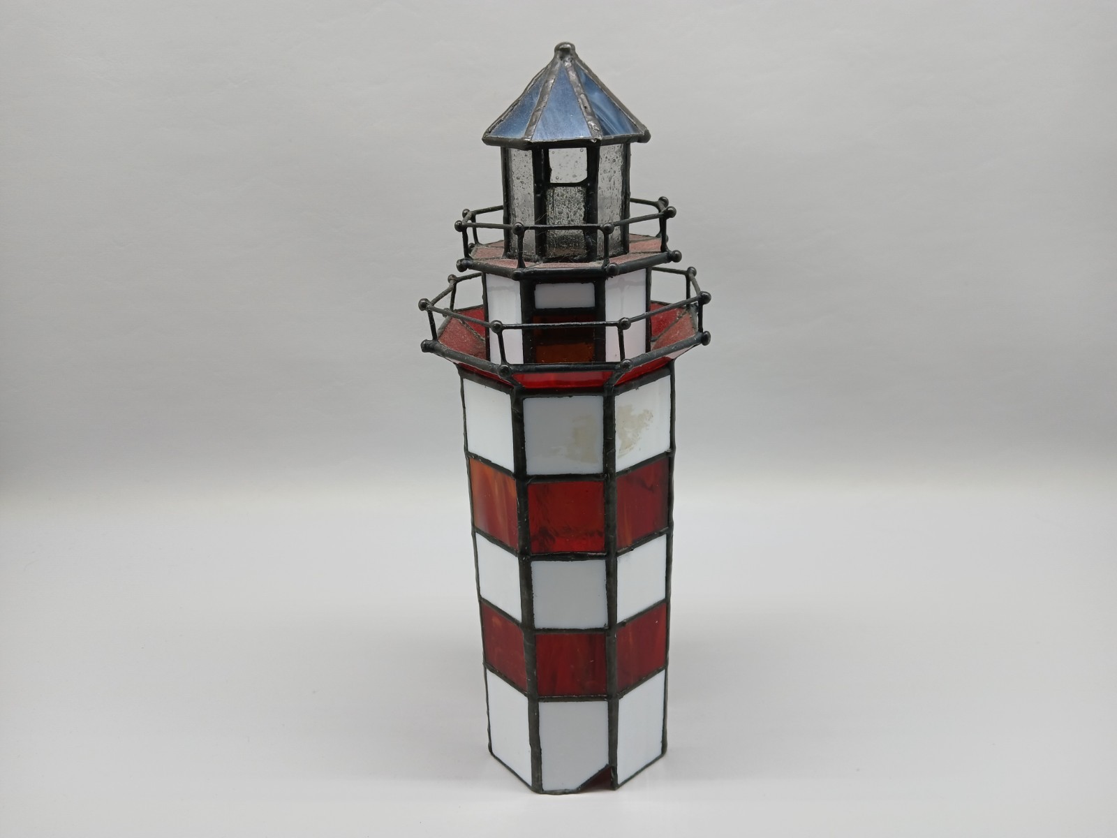 STAINED GLASS TIFFANY STYLE LIGHTHOUSE RED WHITE STRIPED NIGHTLIGHT/ TABLE SHADE