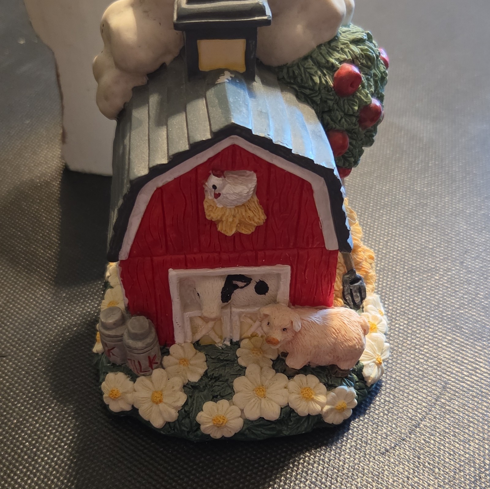 Book Ends – Painted Resin Farm Animals Barn Figurines Set of 2 Multicolor