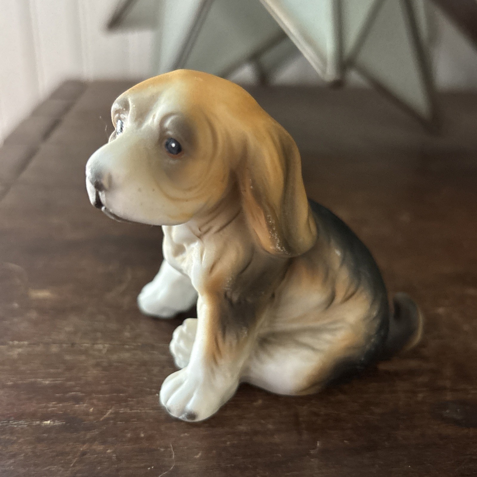 The Leonardo Collection Fine Porcelain Sitting Beagle Puppy Dog Collectable
