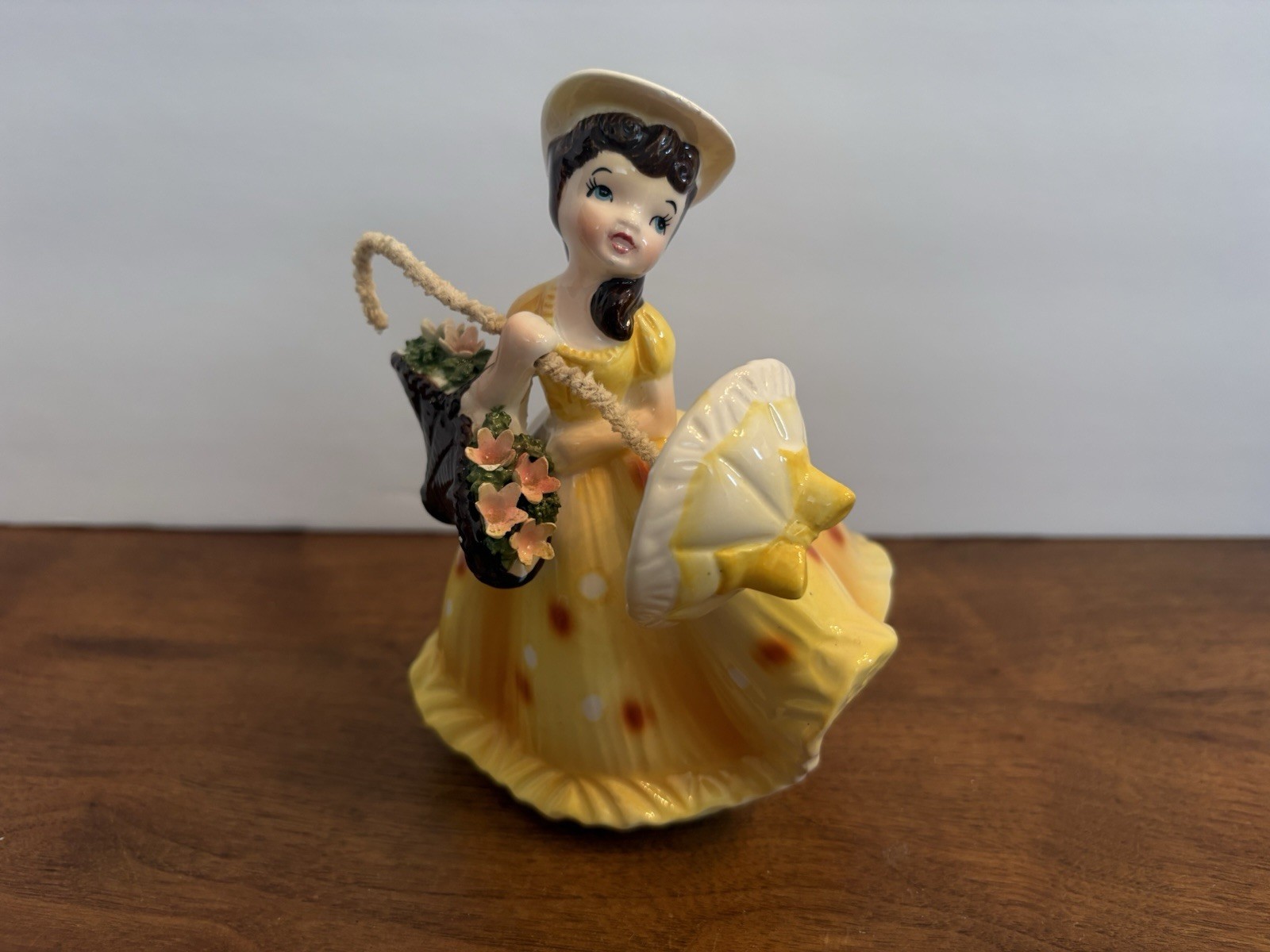 Vintage Lefton #1868 RARE Girl W/ YELLOW DRESS PARASOL Umbrella Flowers Complete