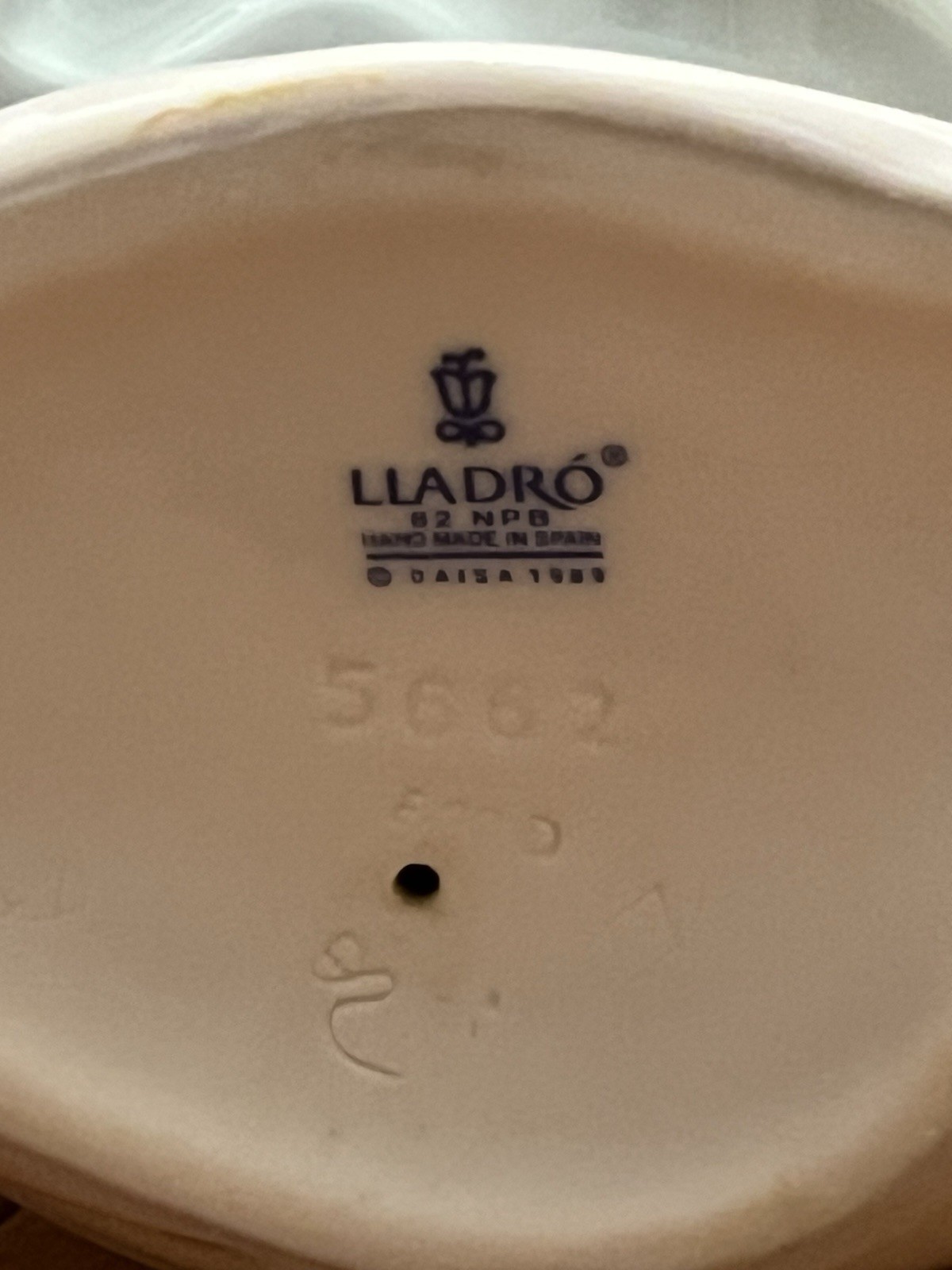 Beautiful! LIadro May Dance 9″ tall 5662 REDUCED BC Finger Damaged See Pics