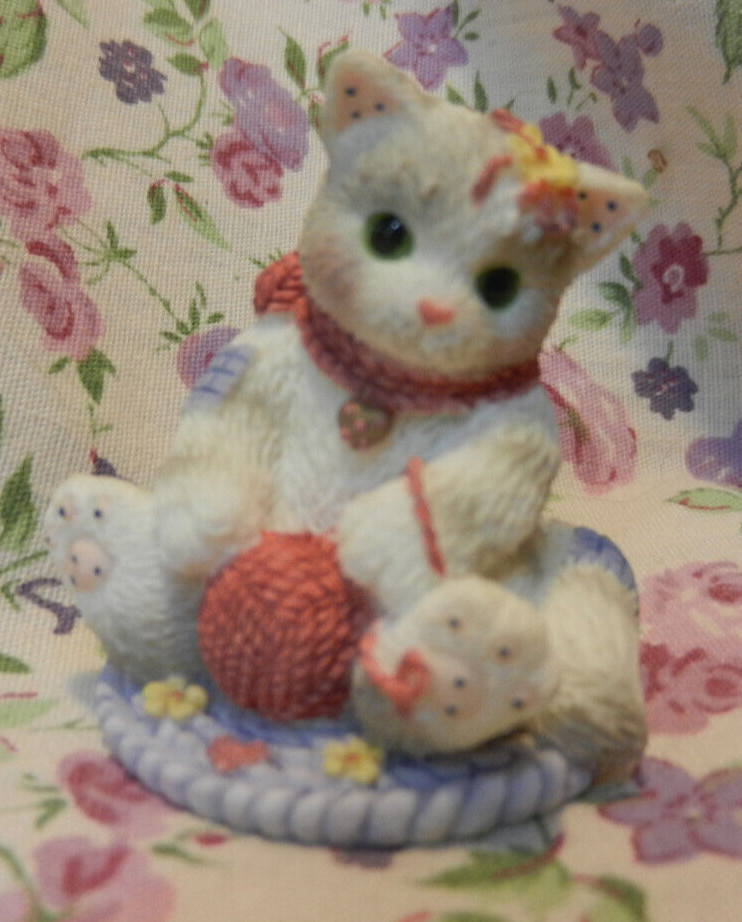 ENESCO CALICO KITTENS KITTEN WITH YARN 465607