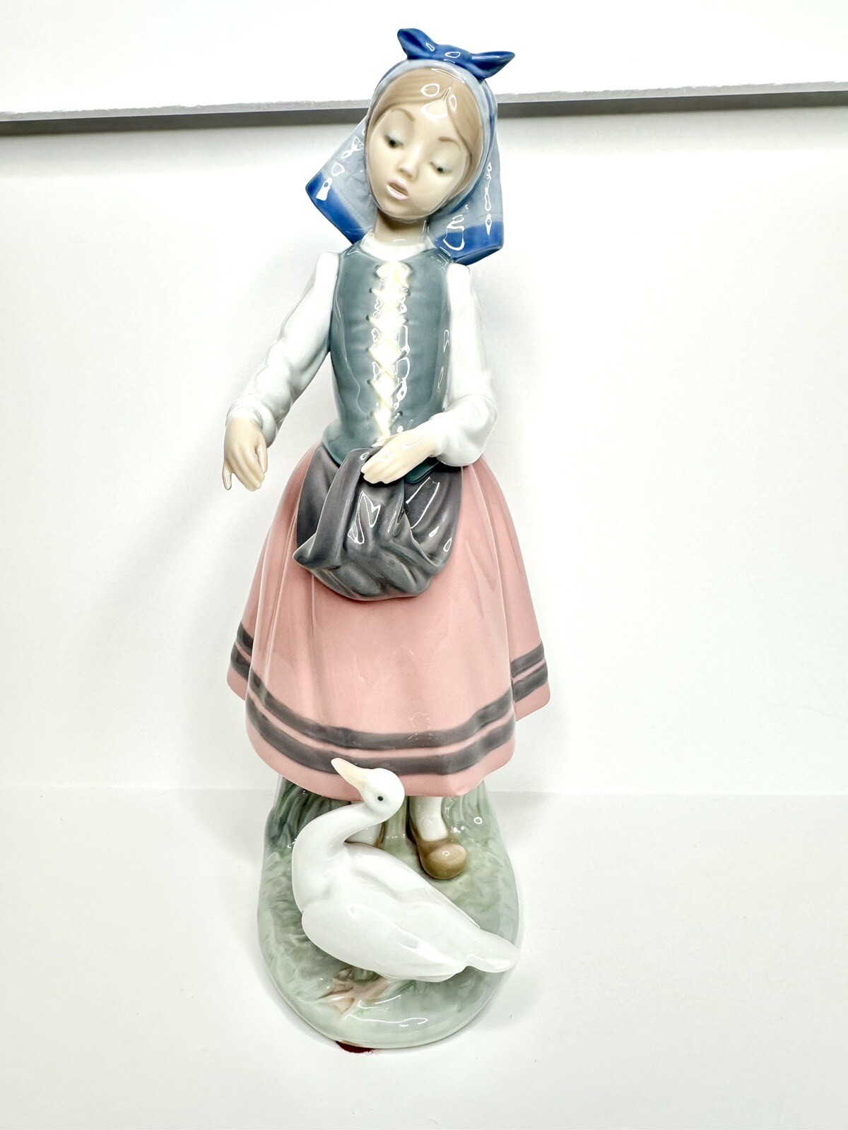 LLADRO Retired Porcelain Josefa Feeding Duck Number 5201 Pink Gray Blue White