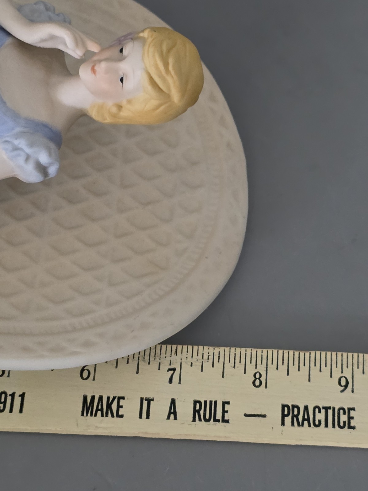 VTG Ceramic Porcelain Woman Figurine Sitting w/ Hat Lady Statue ELEGANT