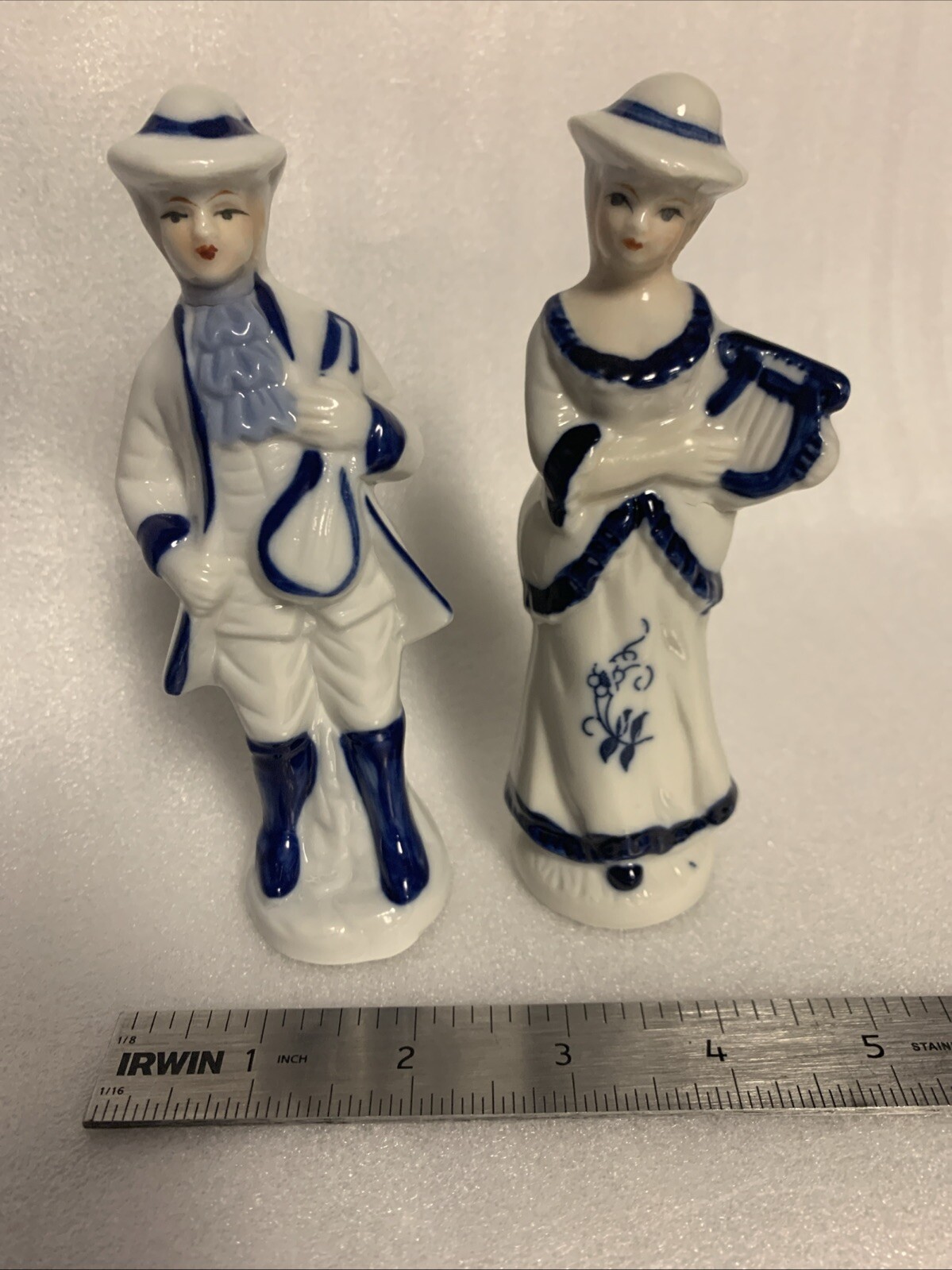 Vintage Blue & White Colonial Figures Porcelain Playing Instruments Harp Fiddle