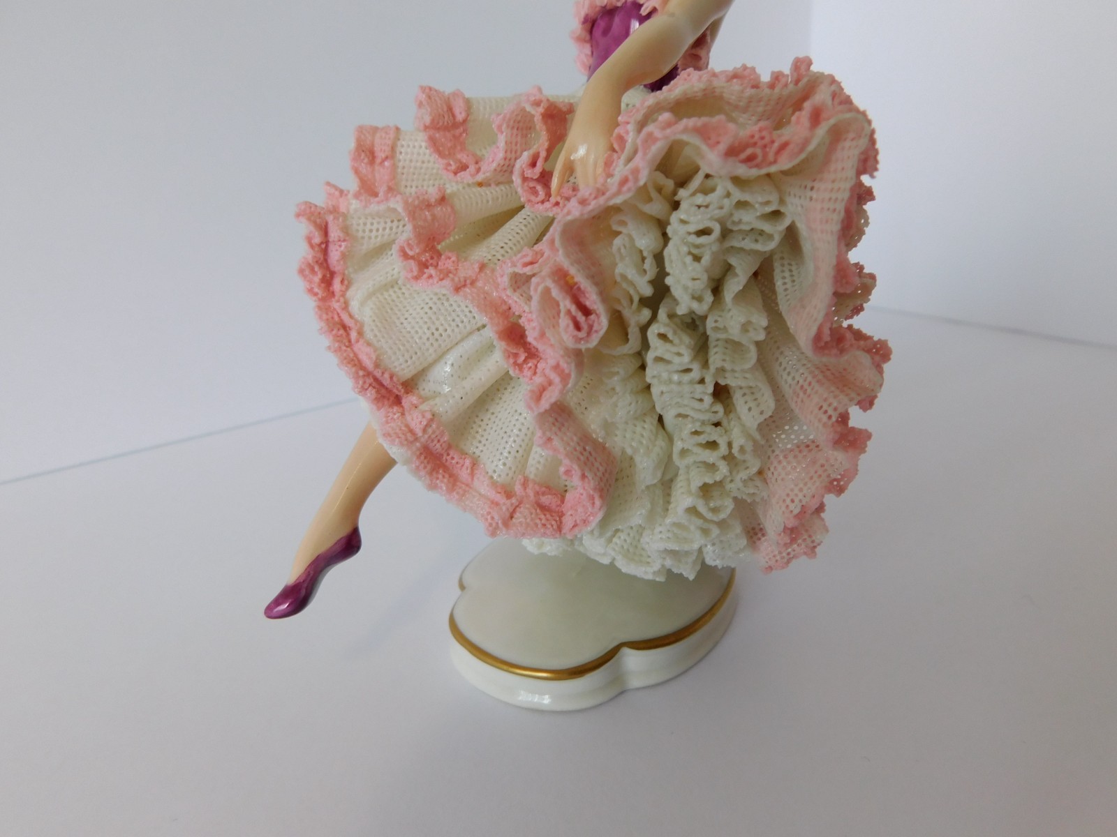 STUNNING ANTIQUE DRESDEN FIGURINE PORCELAIN LACE – BALLERINA / DANCER – GERMANY