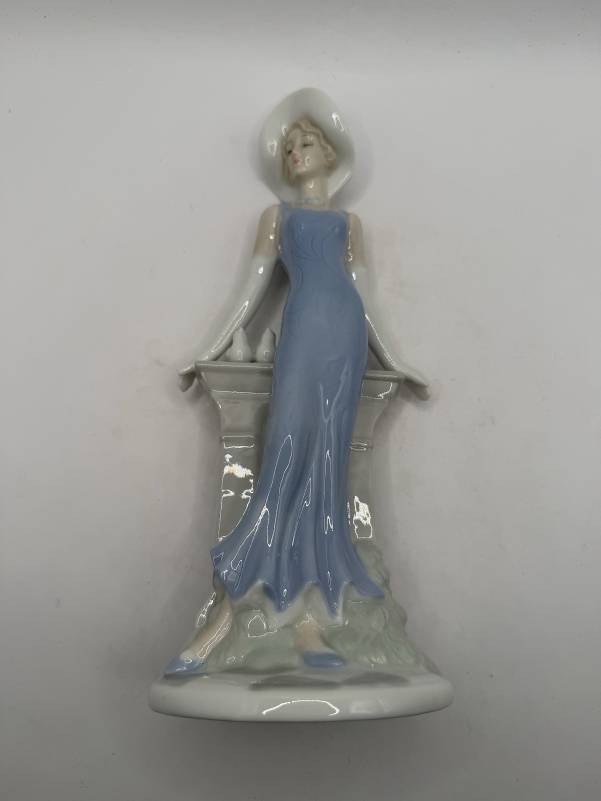 Vintage Parfums Parquet La Parisienne Porcelain Figure In Original Box