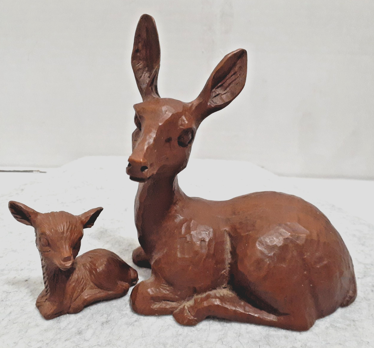 VTG. RED MILL MFG Crushed Pecan & Resin Doe & Fawn Deer Figurines Set of 2