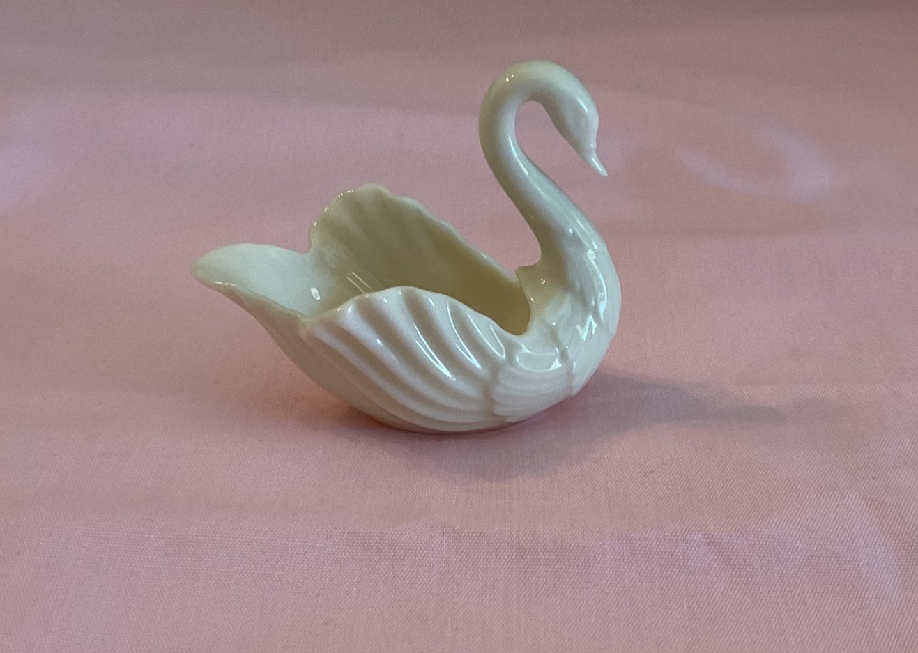 LENOX IVORY PORCELAIN SWAN CAKE TOPPER / RING HOLDER 2 1/2”