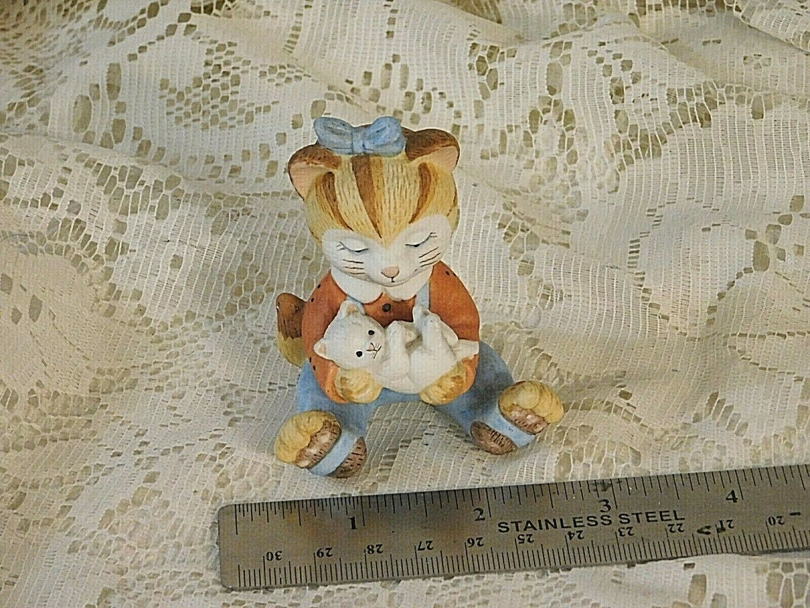 BC Figurine Cat Sitting With Kitten Ceramic 2 3/4 Inches Tall 1983