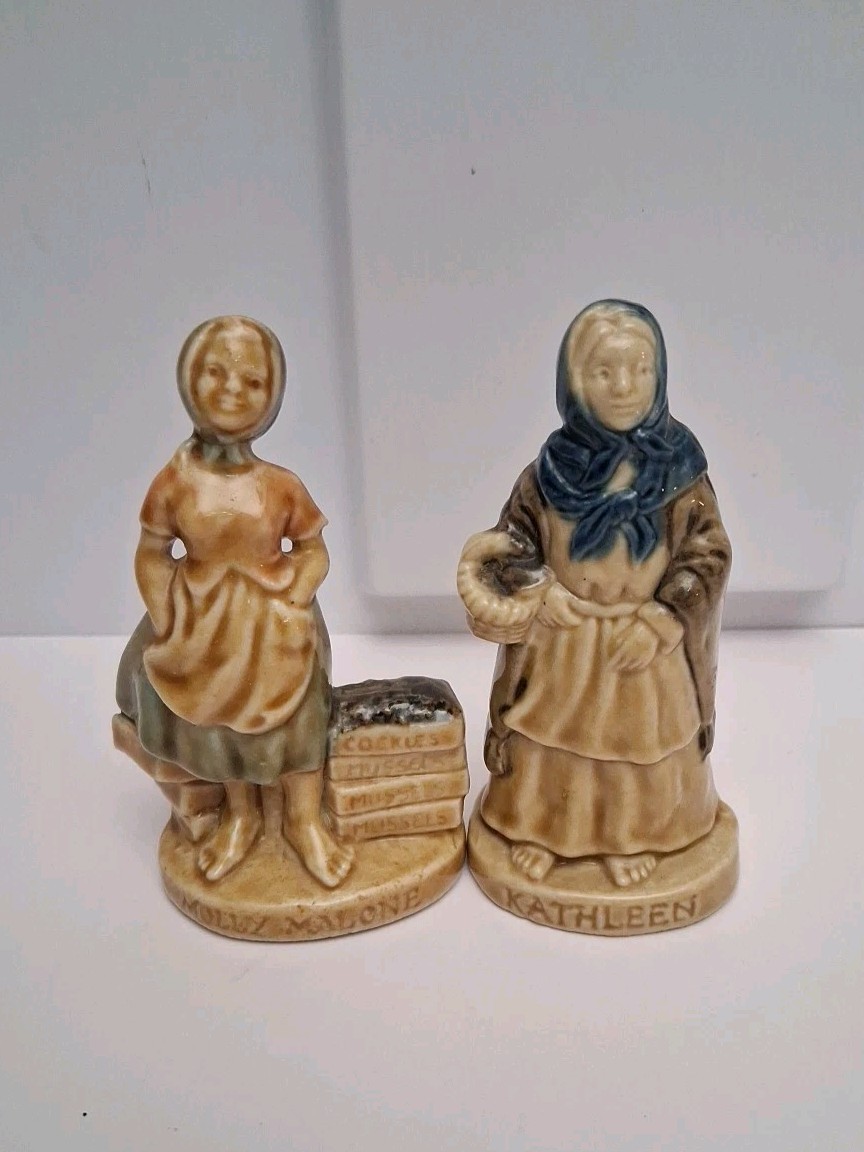2 Wade Irish Porcelain Figurine 3 1/2″ Kathleen and Molly Malone