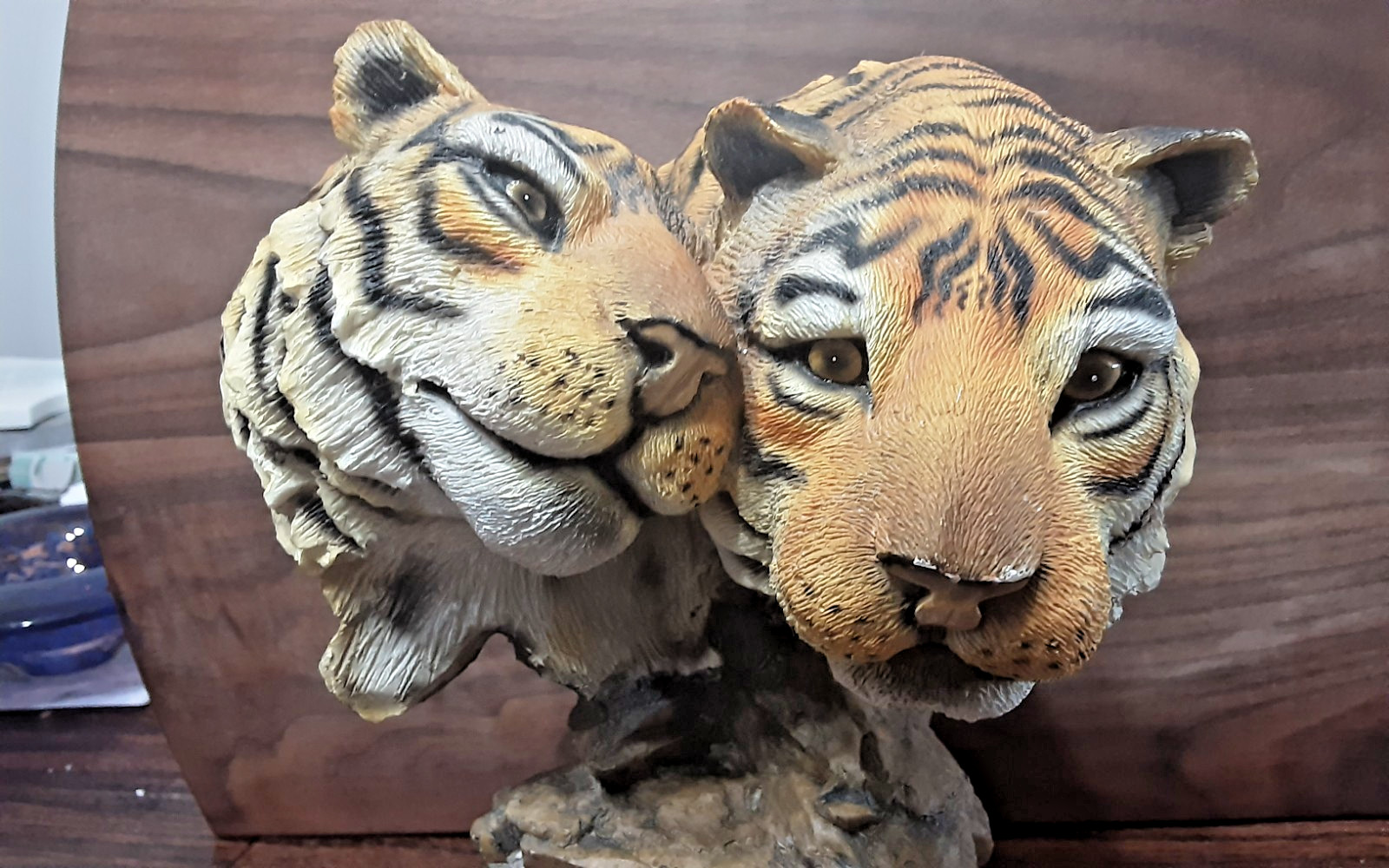 TIGERS – Two Tigers Heads figurine Home Decoration table top piece heavy