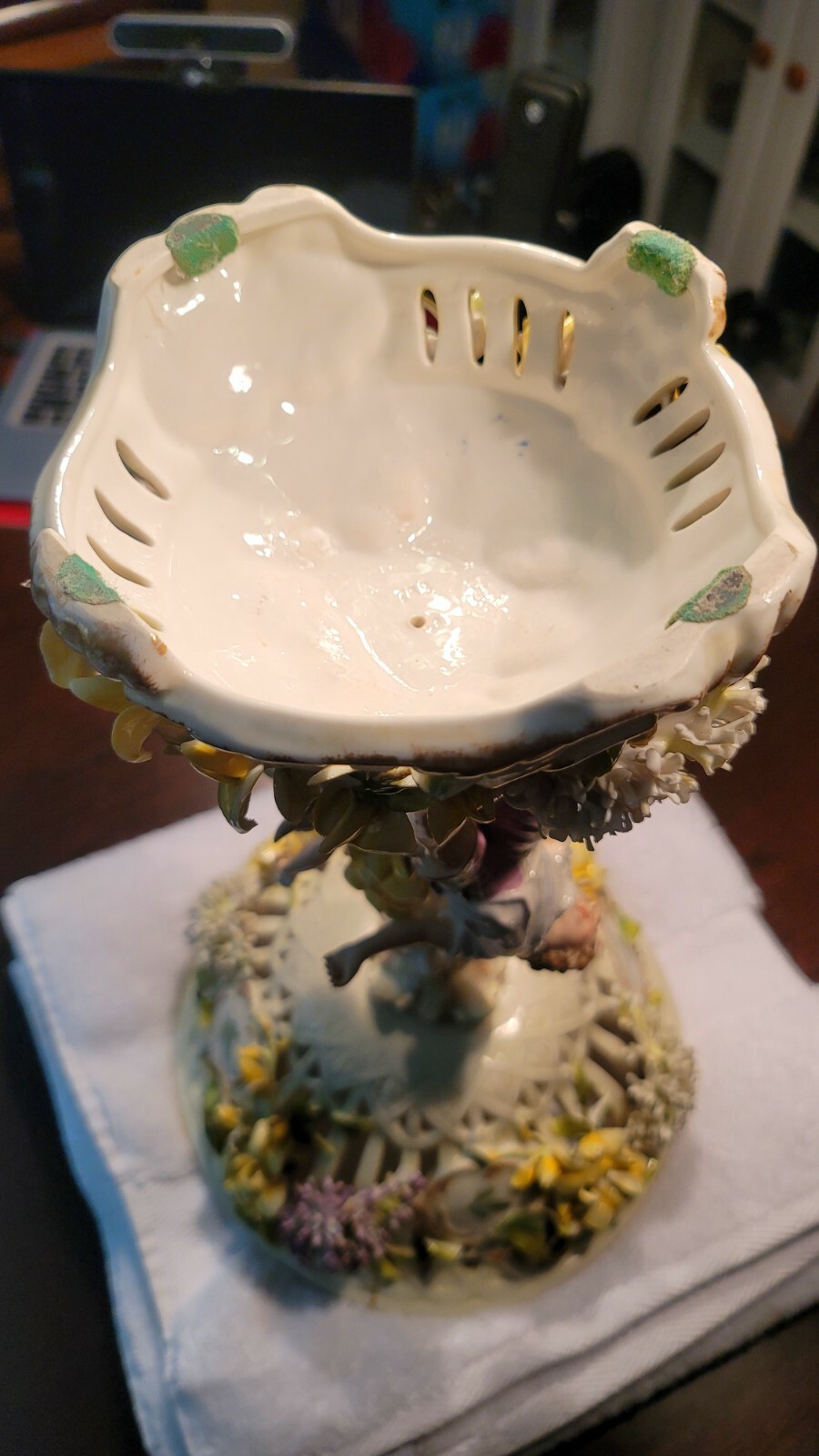 DECORATIVE CENTERPIECE INTRICATE DETAILED FIGURINE PEDESTAL BOWL EUROPE PRE-WWII