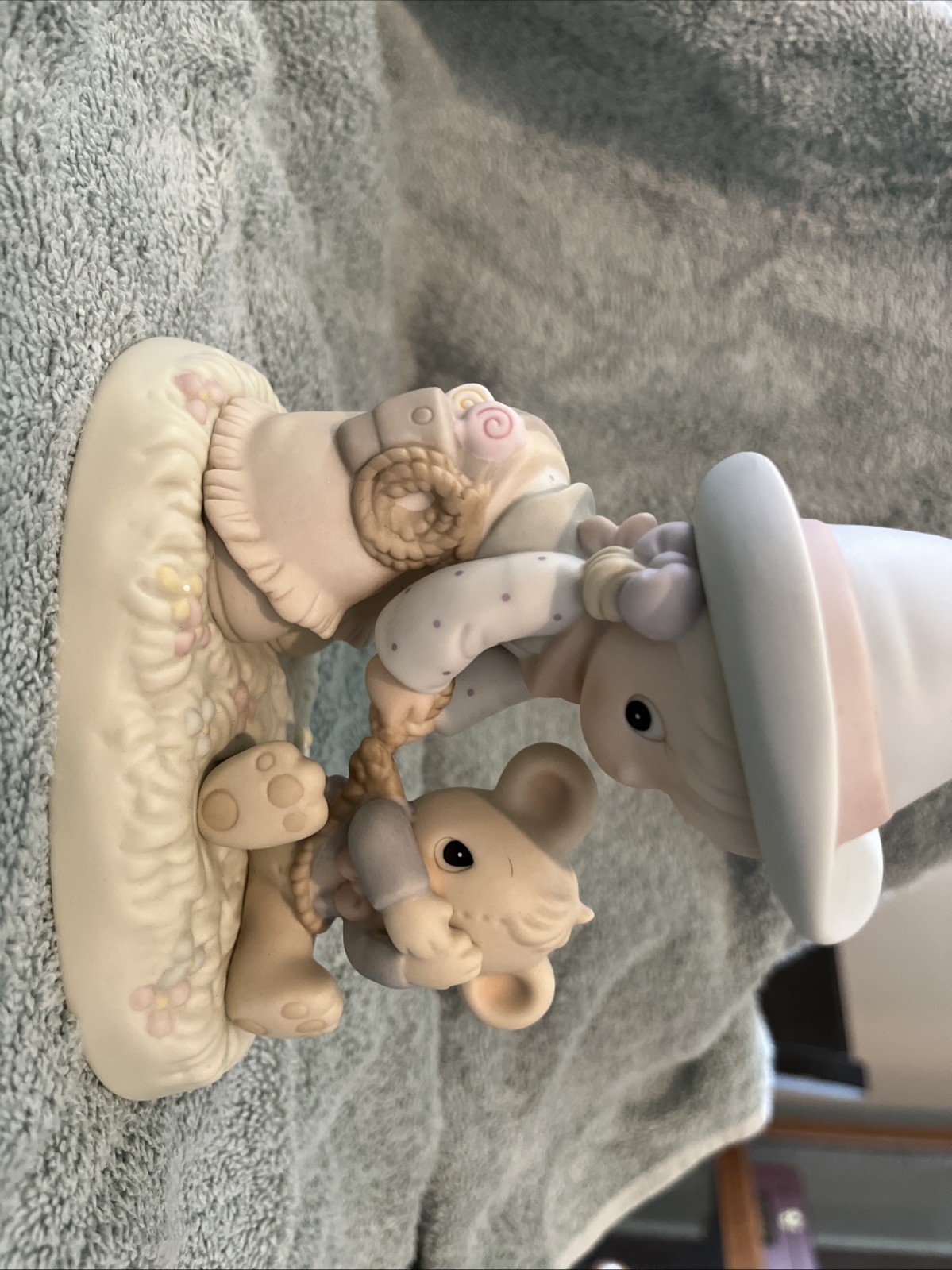 precious moments figurines “I Can’t Bear To Let You Go”. 5 1/2” X 5 1/2”