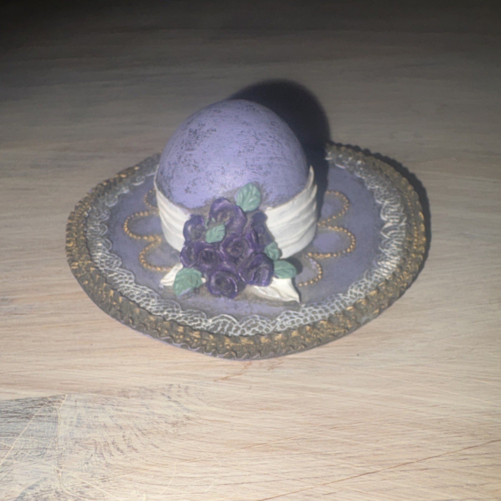 Victorian Purple Gold Resin Figurine Hat Floral Lace Decor Period Style