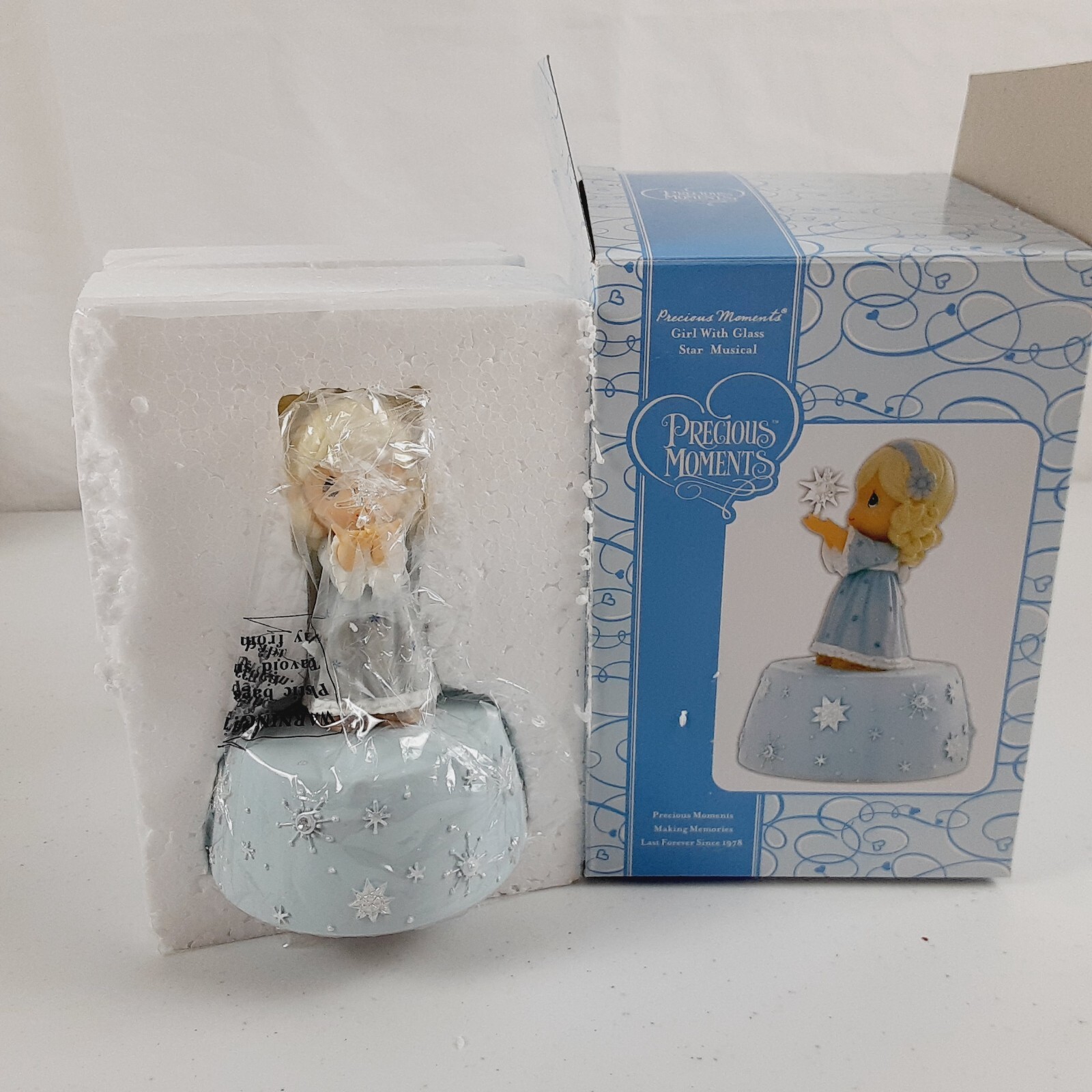 Precious Moments Girl With Glass Star Musical 2007 Silent Night #890010 New Box