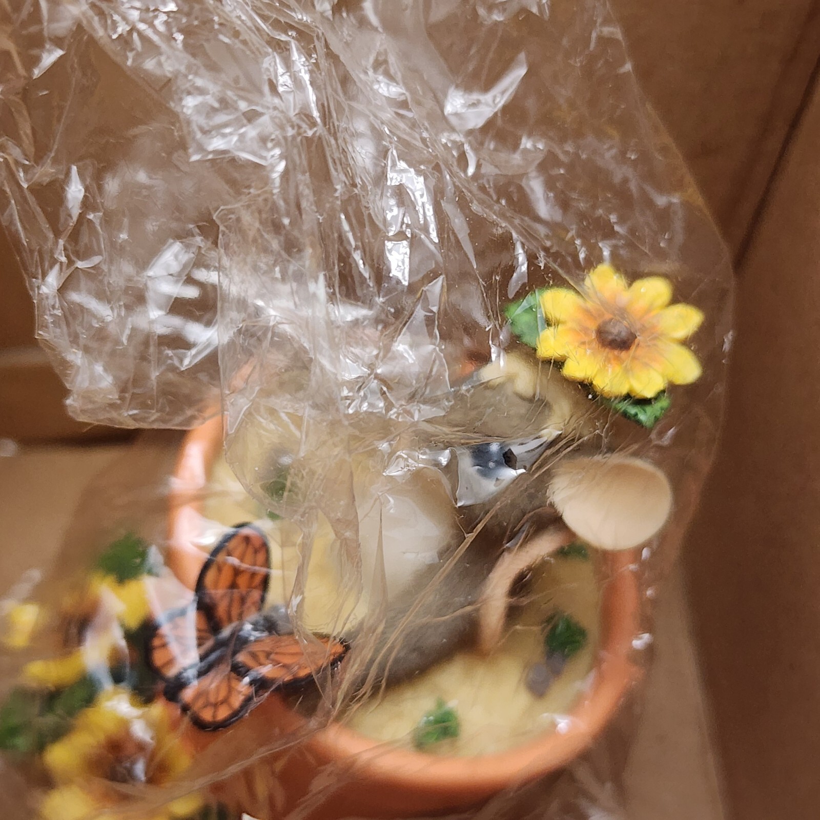 Charming Tails Fitz and Floyd Flower Pot Surprise 88/112 Figurine