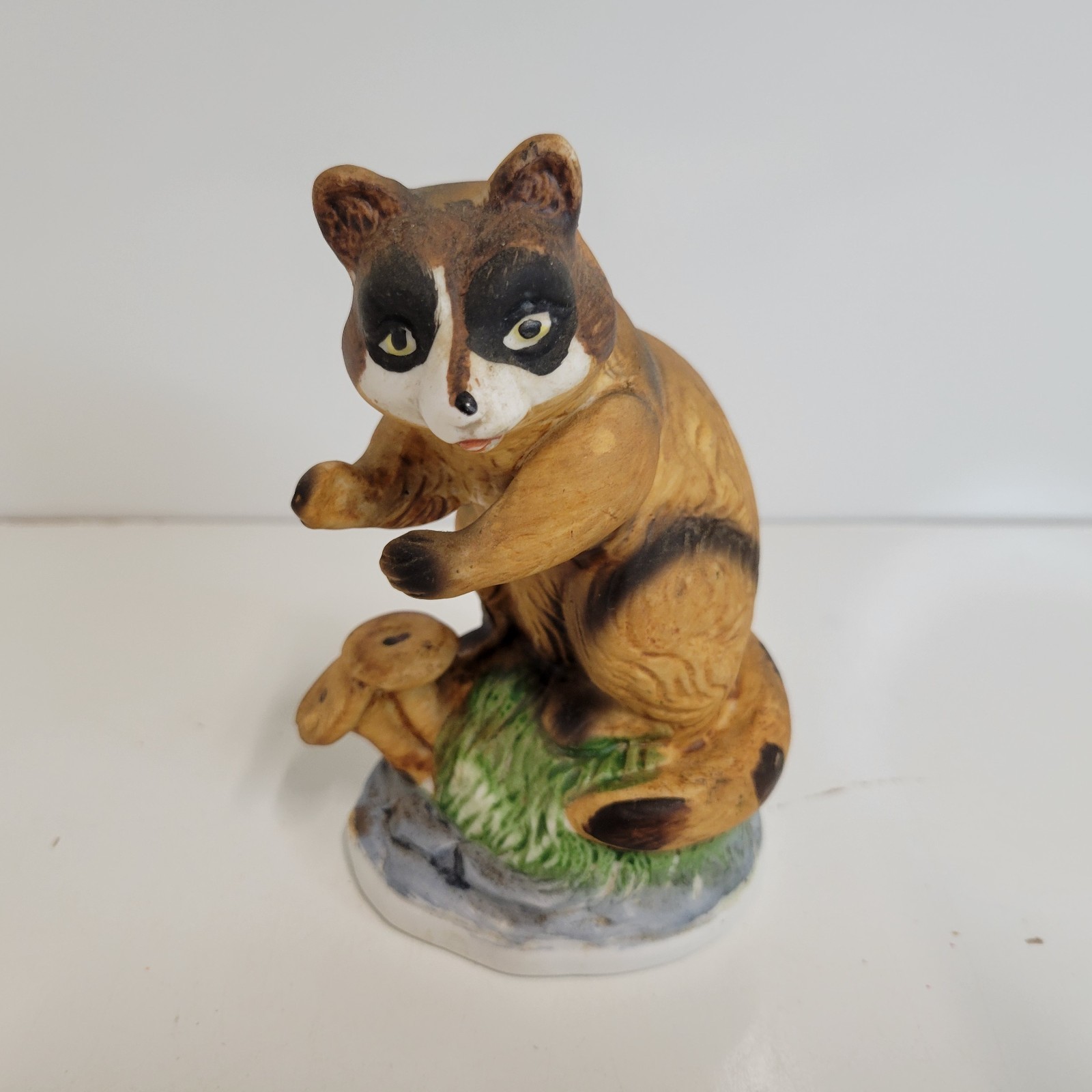 VTG Raccoon Figurine Standing In Grass Ceramic 5.5″ Mushroom Toadstool