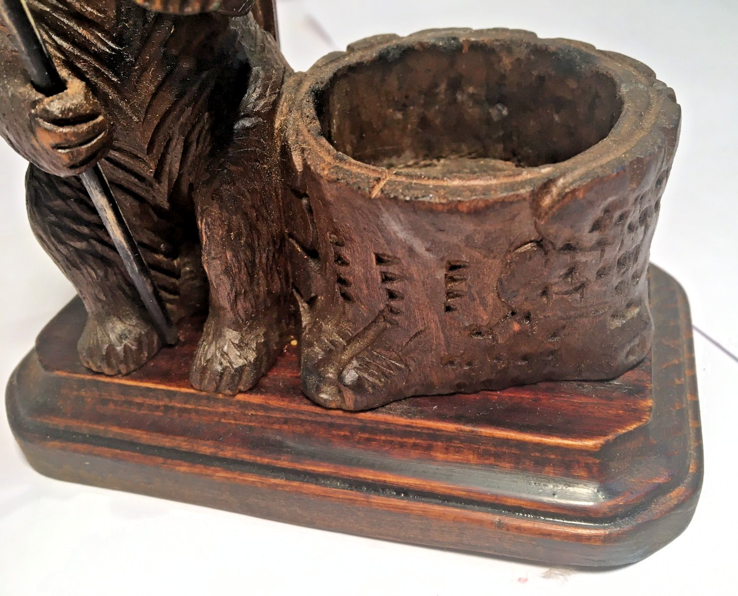 ANTIQUE BLACK FOREST SWISS WOOD CARVED BEAR SMOKING OR INKWELL STAND