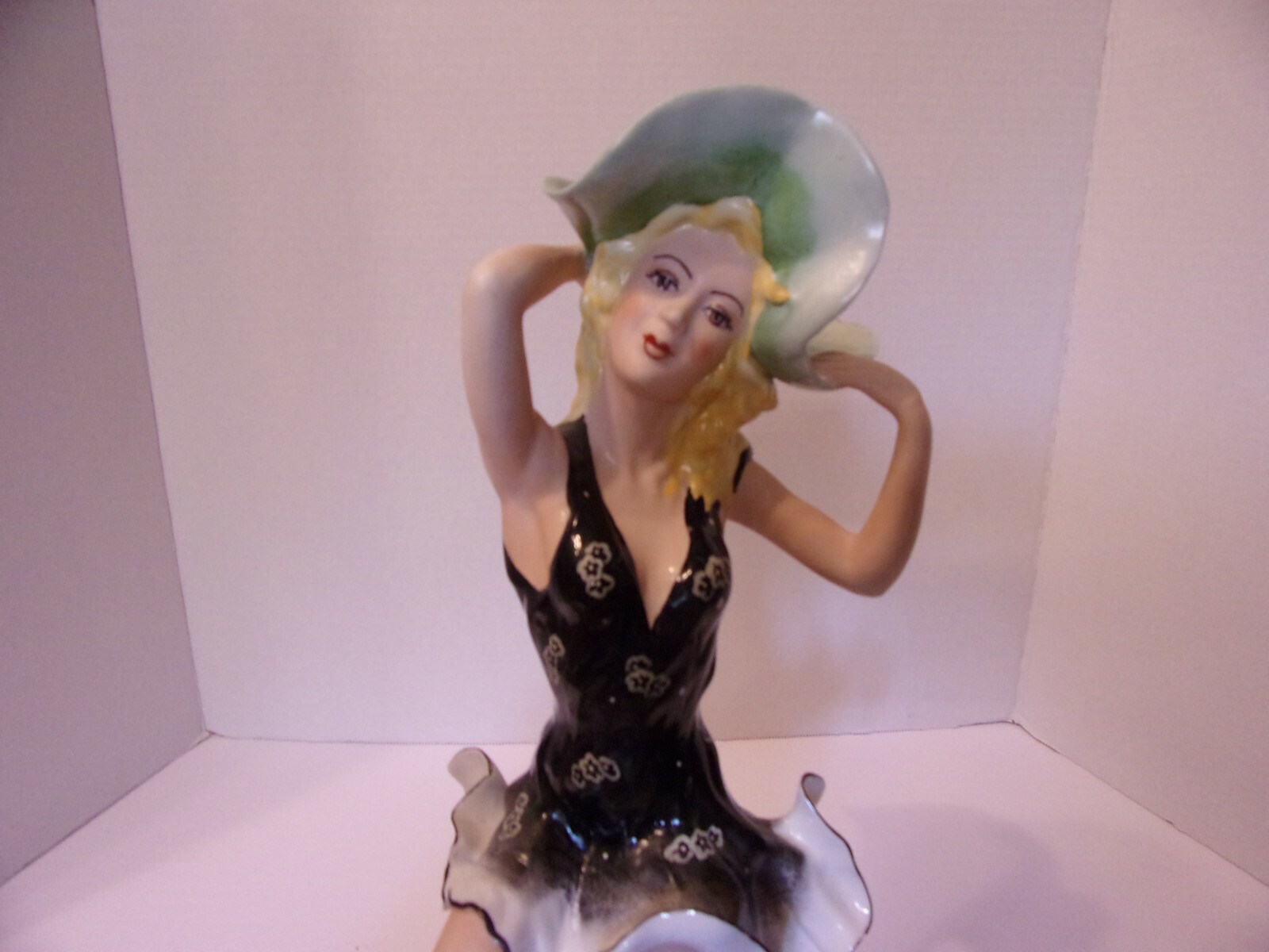 ROMANIA ROCERAM BEAUTIFUL LADY 14 1/2″ FIGURINE