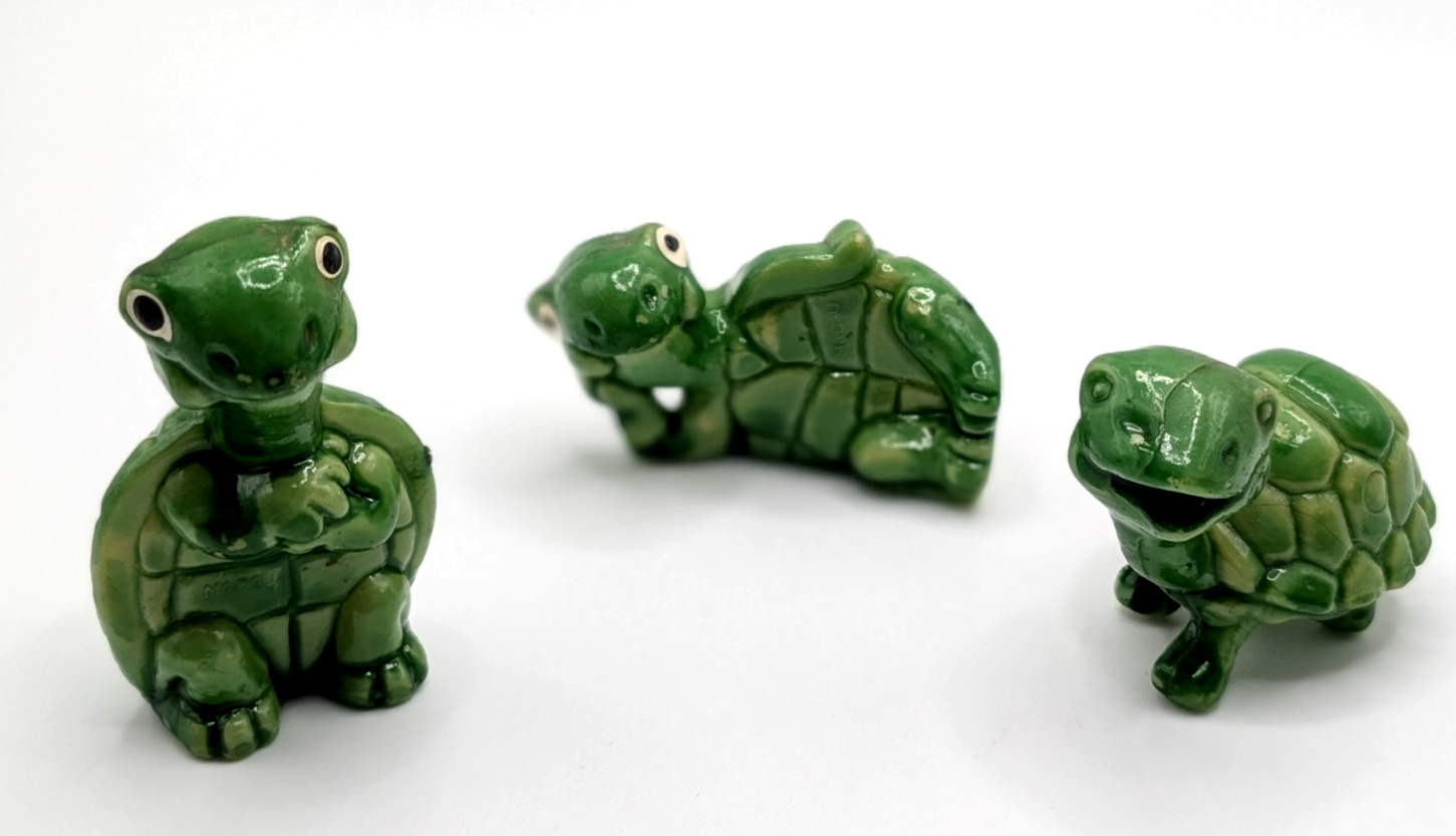 Vintage Hard Plastic Miniature Turtle Figurines Family Lot Of 3 Macau