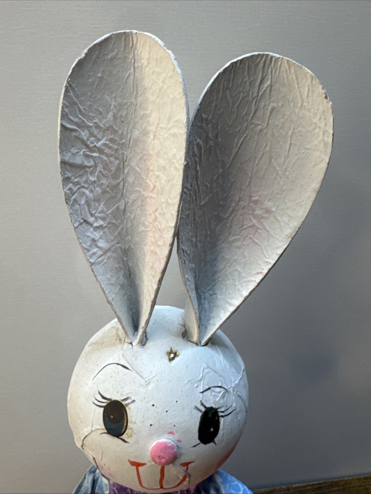 RARE VTG 4.5″ Hand Painted Paper Papier Mache Rabbit Bunny Holding Carrot Figure
