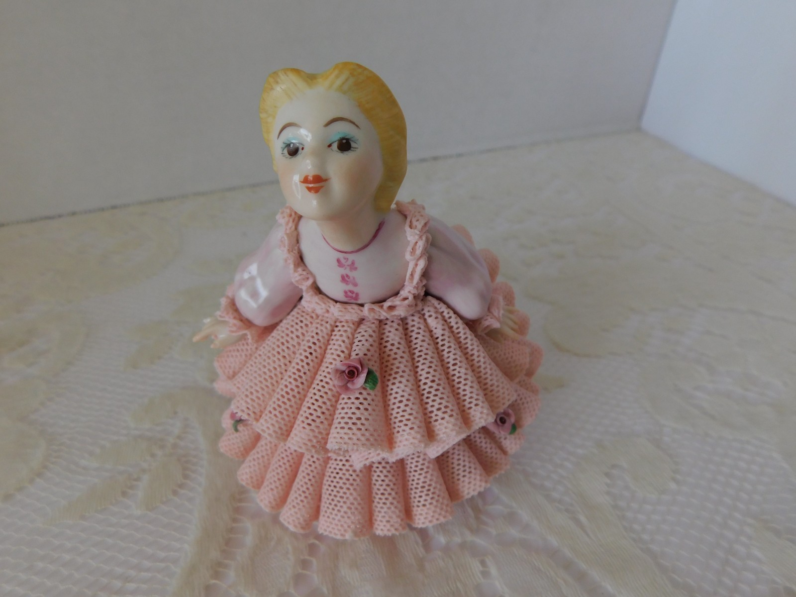 MULLER VOLKSTEDT IRISH DRESDEN FIGURE PORCELAIN LACE – KISS FOR MOTHER – MINT